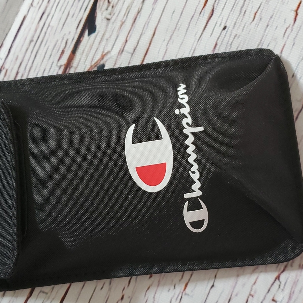 🆕️ CHAMPION CROSSBODY BAG - Picture 2 of 7